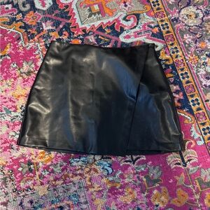 Abercrombie & Fitch Black Mini Skort!